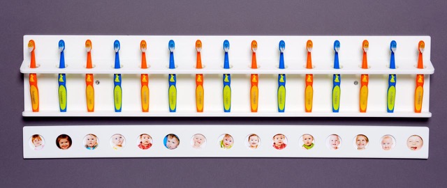 15er_zahnbuerstenleiste_zahnputzbecherleiste_zahnbuerstenhalter_zahnbuerstenbox_zahnputzbecherhalter_fotoleiste_zaehne_putzen_zahnpflege_kita_kindergarten_krippe_zahnhygiene_zahngesundheit_kita-shop.com_0356